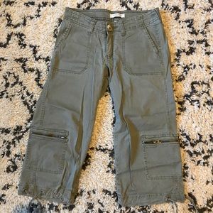 Green Cropped Pants with Zipper Pockets on Sides